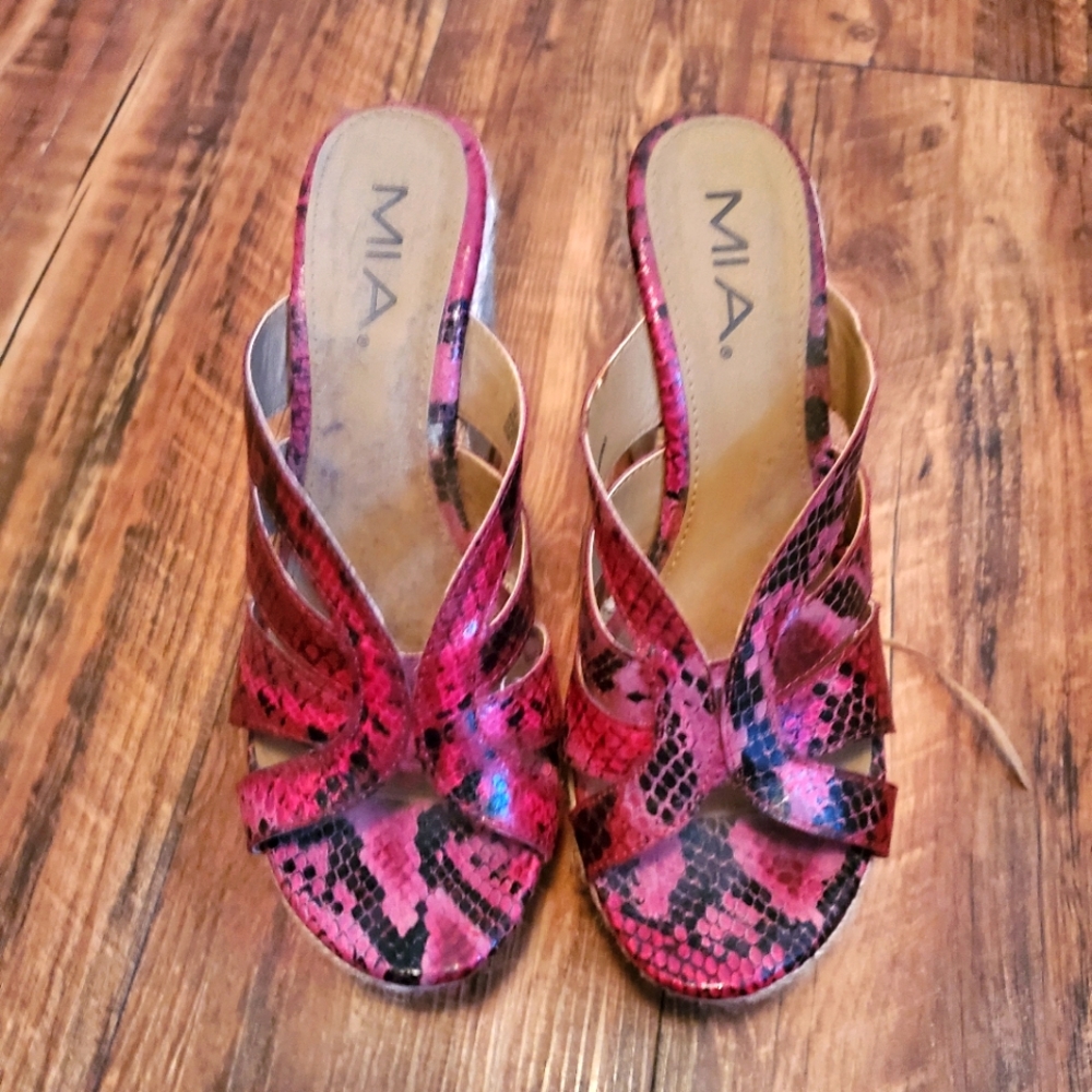 MIA Red & black faux snakeskin platform sandals 9